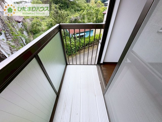 【バルコニー】 | 阿見町阿見　中古戸建 | バルコニーに面していて、たっぷり光りの入る明るい子供部屋です！