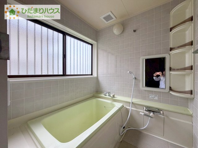 【浴室】 | 阿見町阿見　中古戸建 | 大人が足を伸ばしても十分な広さ！一人でゆっくりくつろぐ時間も大切です！