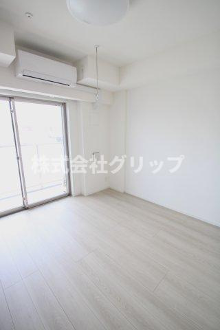 プレール・ドゥーク横濱子安の洋室