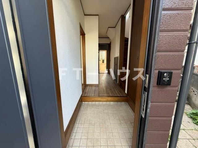 馬込町貸家の玄関