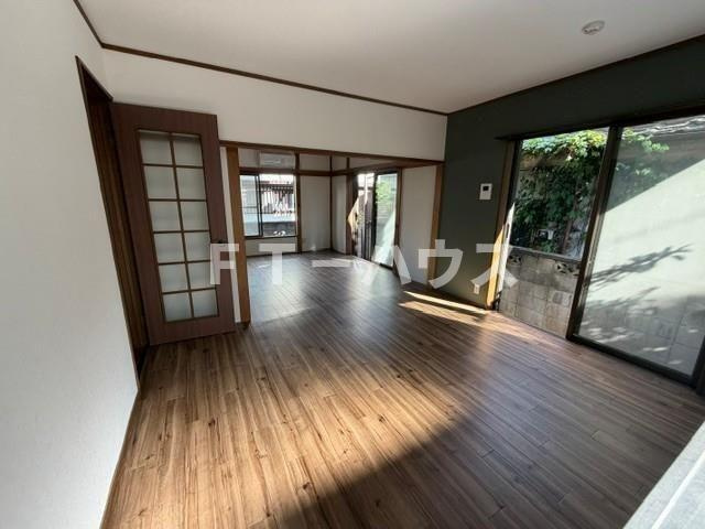 馬込町貸家の居間・リビング