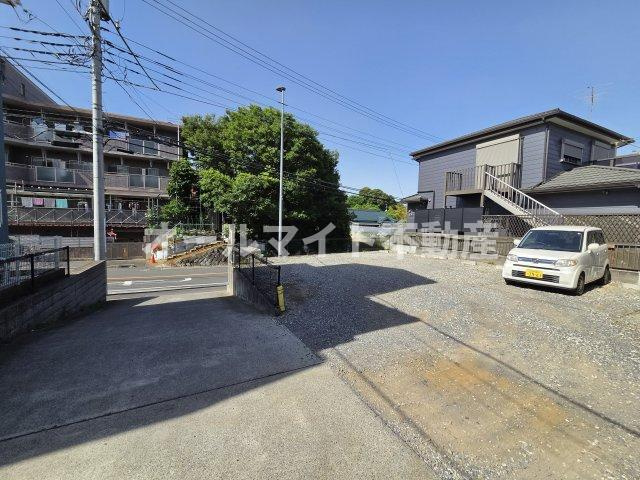 川崎市多摩区長沢３丁目のテラスの駐車場