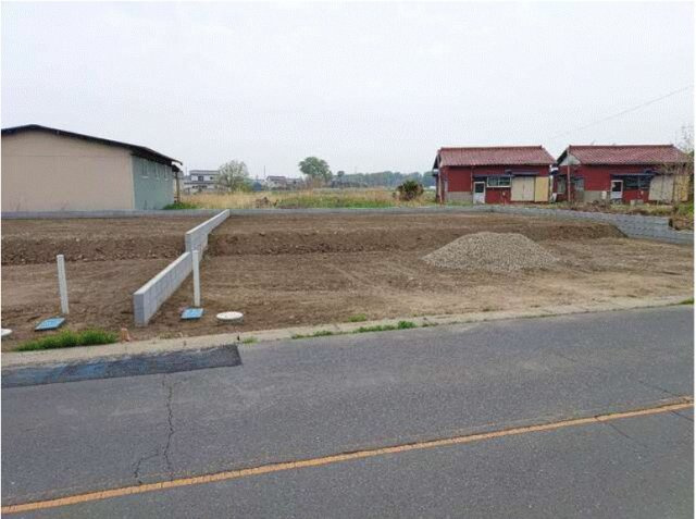 上里町勅使河原第18（全2棟）1号棟の前面道路含む現地写真