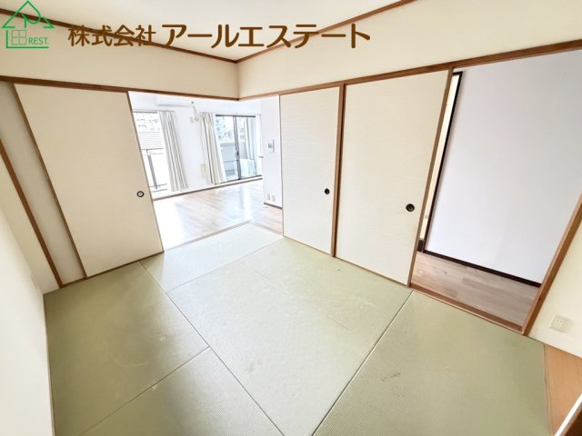 エンブレイス姫路手柄東　　　山陽電鉄「手柄駅」徒歩9分の和室