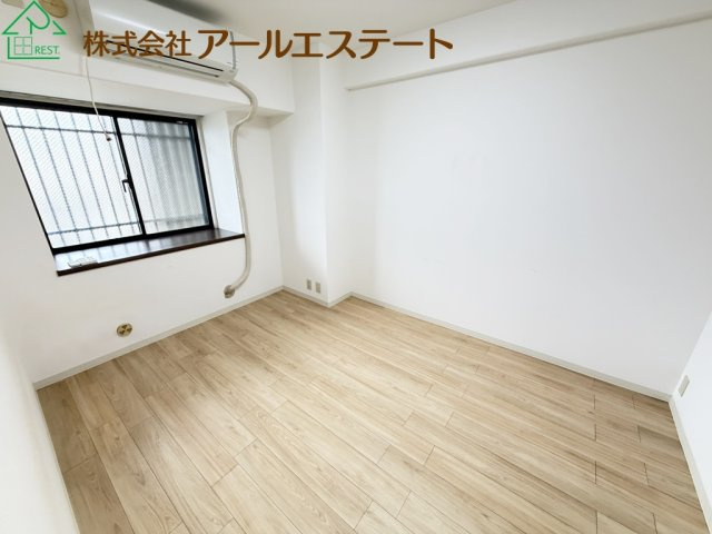 エンブレイス姫路手柄東　　　山陽電鉄「手柄駅」徒歩9分の洋室