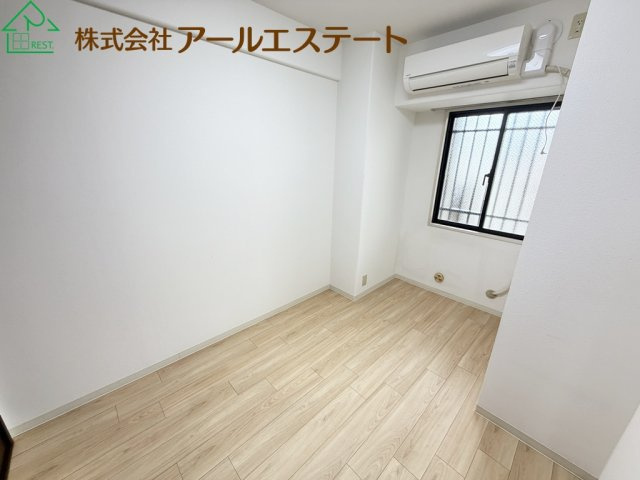エンブレイス姫路手柄東　　　山陽電鉄「手柄駅」徒歩9分の洋室