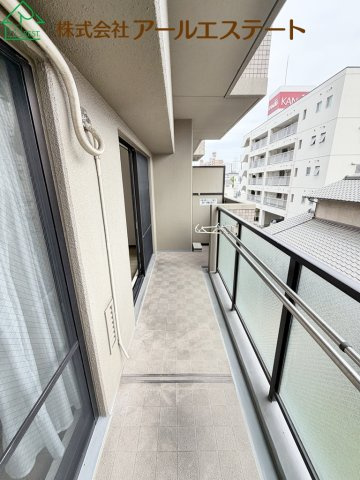 エンブレイス姫路手柄東　　　山陽電鉄「手柄駅」徒歩9分のバルコニー