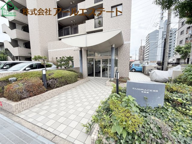 エンブレイス姫路手柄東　　　山陽電鉄「手柄駅」徒歩9分のエントランス