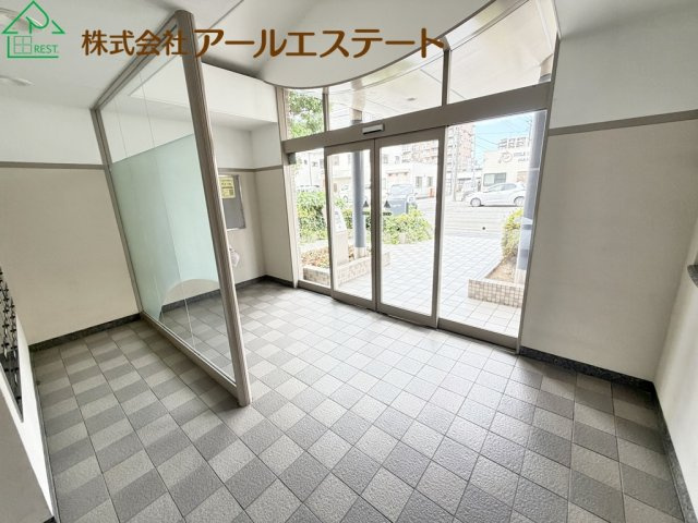 エンブレイス姫路手柄東　　　山陽電鉄「手柄駅」徒歩9分のエントランス