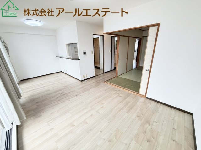 エンブレイス姫路手柄東　　　山陽電鉄「手柄駅」徒歩9分の居間・リビング