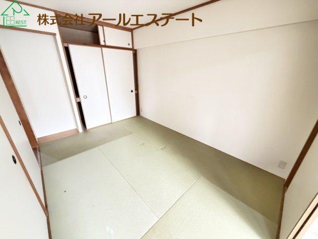 エンブレイス姫路手柄東　　　山陽電鉄「手柄駅」徒歩9分の和室