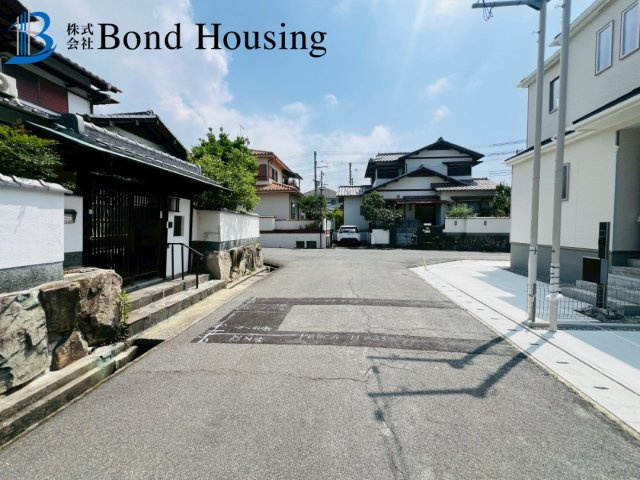 家族の時間を広く包む空間・桃山台　全2棟　A号棟の駐車場