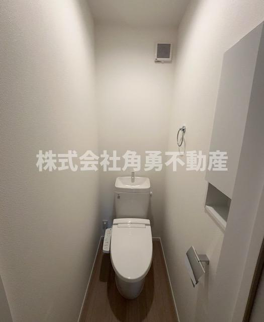 秦野市第2曽屋　新築一戸建て　3号棟の内観：施工例|《施工例》トイレ