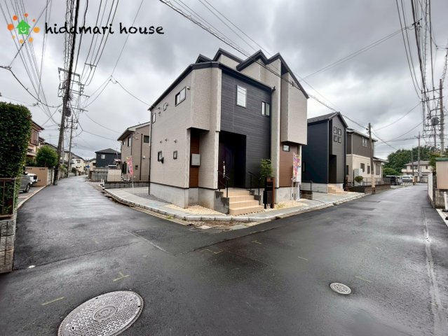 桶川市北1丁目8期　新築戸建　ブルーミング02の前面道路含む現地写真