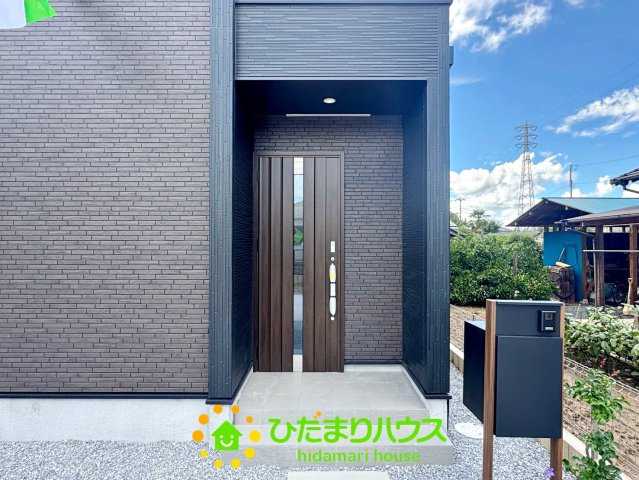 久喜市栗原6期　新築一戸建ての玄関