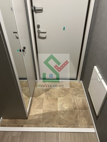 コールマイン西堀の玄関