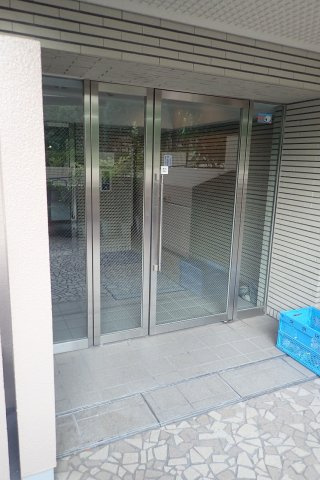 コート富士館のエントランス