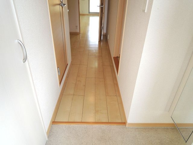 サニーインプレスの玄関