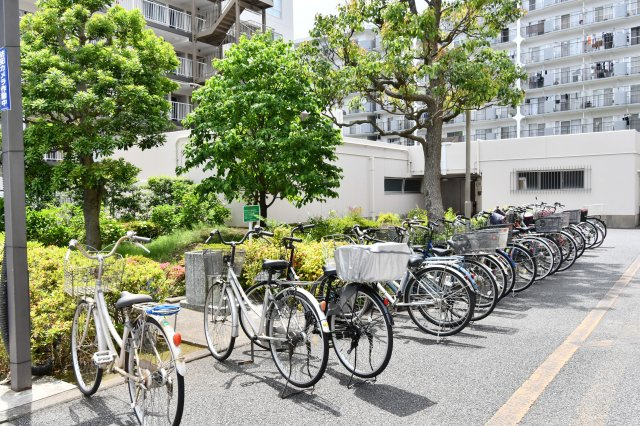 コーポ南越谷B棟の駐輪場
