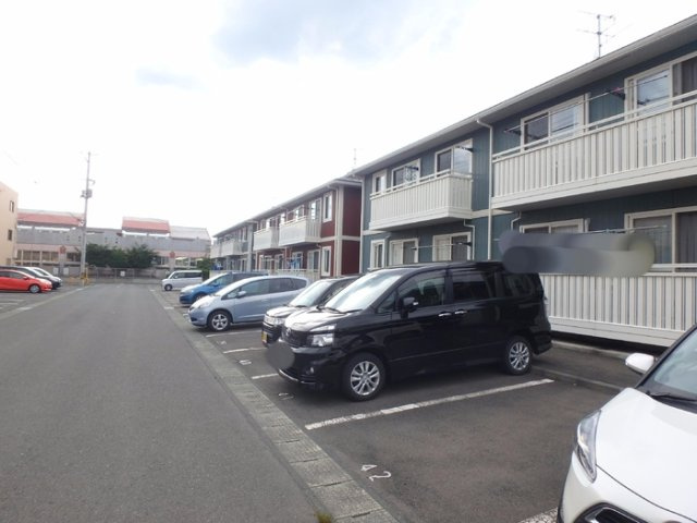 リビングタウン向中野　Ｃの駐車場