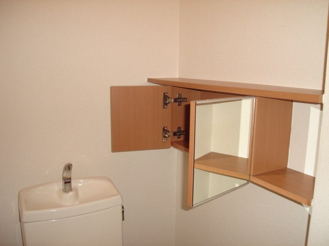 グラン・アムール弐番館の収納|トイレ収納