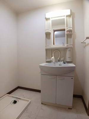 【洗面所】 | ハビテーション長通Ａ | コンパクトで使いやすい洗面所