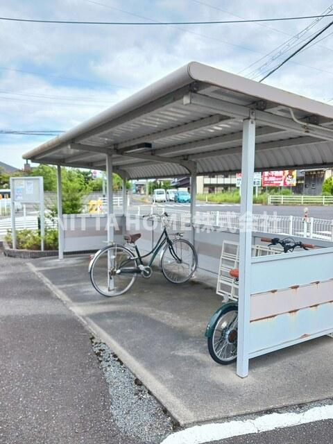 与謝郡与謝野町字岩滝のアパートのその他共用部分|駐輪場になります♦