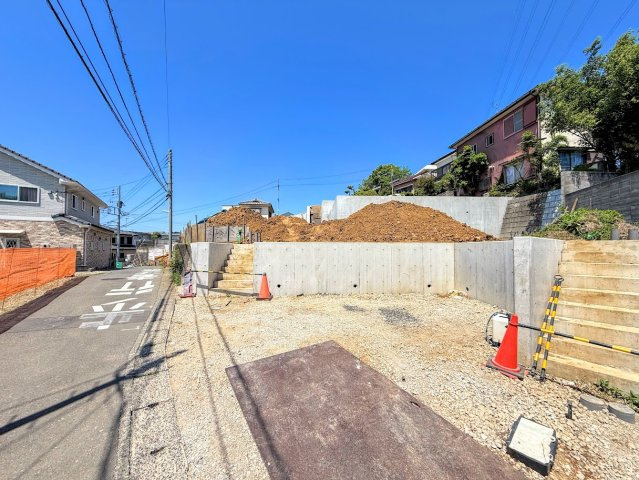 旭区川井本町　新築戸建て　第5の外観|◆一戸建てを中心とした街並みが整然と続き、周辺は高い建物が建っていないので、緑の多い閑静な趣を感じる環境です。街並みや周辺環境も重要なポイントです！！