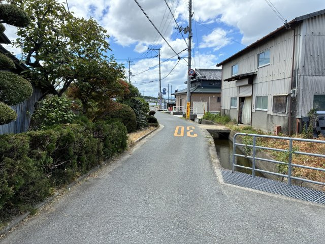 大和郡山市石川町の前面道路含む現地写真|西側道路。