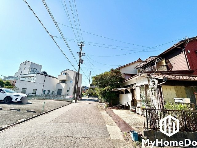 北区山田４丁目の前面道路含む現地写真