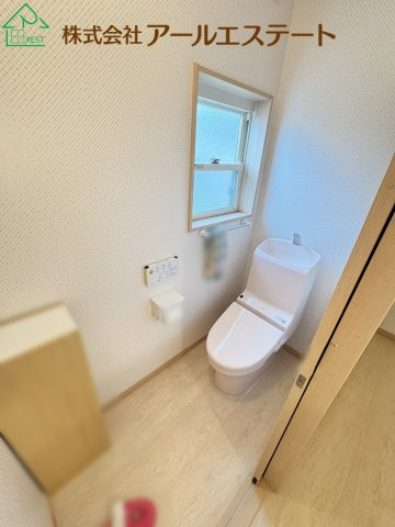 姫路市豊富町御蔭　　中古戸建のトイレ