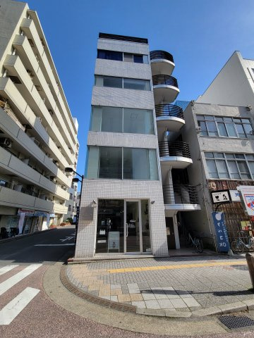 大塚ビルの外観