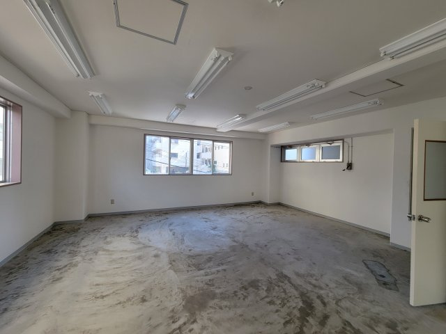 大塚ビルの駐車場