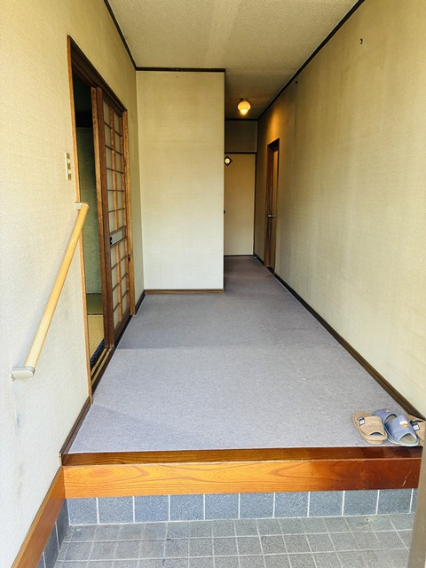 多治見市明和町5丁目　事務所付き中古住宅の玄関