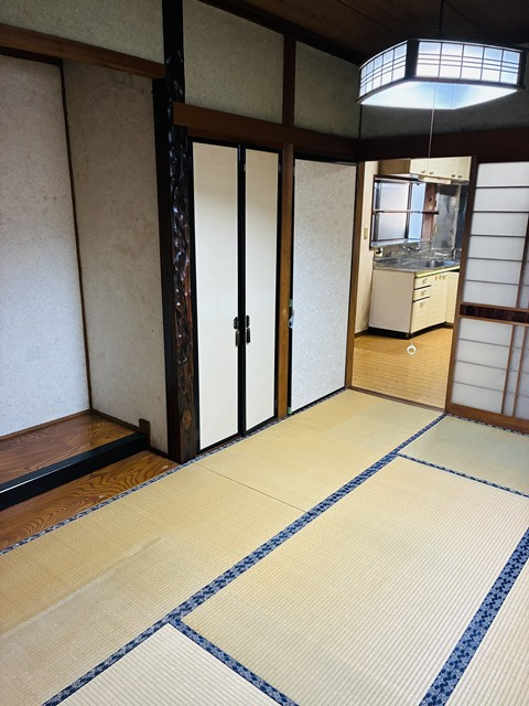 多治見市明和町5丁目　事務所付き中古住宅の和室|6帖和室