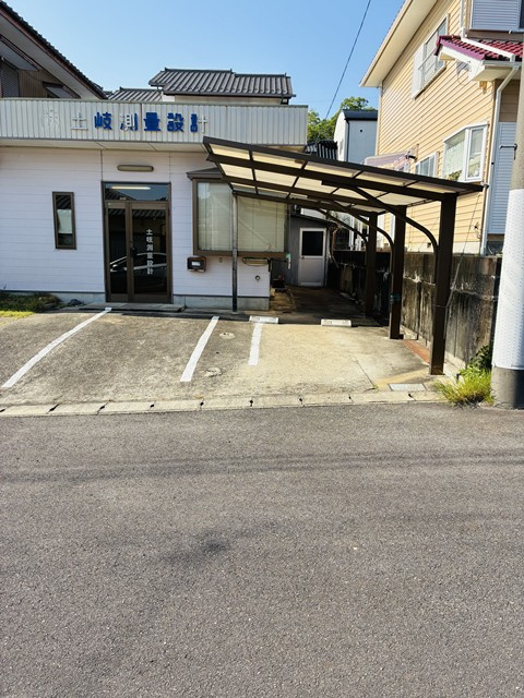 多治見市明和町5丁目　事務所付き中古住宅の駐車場