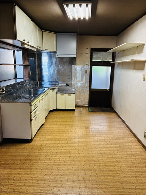 多治見市明和町5丁目　事務所付き中古住宅のキッチン