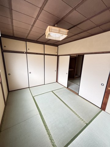  エアコン2台・キッチン新品！駐車2台以上可能、人気の平家戸建の和室|ゆったりとくつろげる和室です