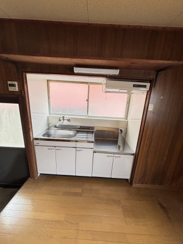  エアコン2台・キッチン新品！駐車2台以上可能、人気の平家戸建のキッチン|２０２６年キッチン交換済み