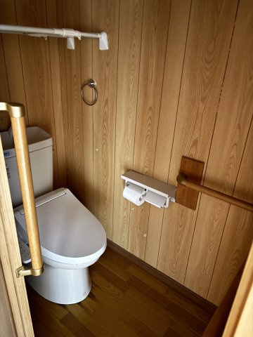  エアコン2台・キッチン新品！駐車2台以上可能、人気の平家戸建のトイレ|清潔感のあるトイレです
