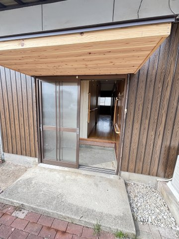 エアコン2台・キッチン新品！駐車2台以上可能、人気の平家戸建の玄関|きれいな玄関です