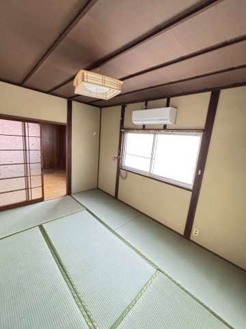  エアコン2台・キッチン新品！駐車2台以上可能、人気の平家戸建の和室|きれいな和室です