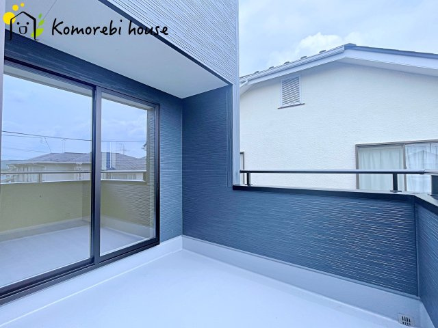 蓮田市椿山　第１０　新築一戸建て　リーブルガーデン　01のバルコニー|26.8.22　撮影済み