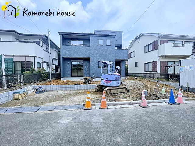 蓮田市椿山　第１０　新築一戸建て　リーブルガーデン　01の駐車場|26.8.22　撮影済み