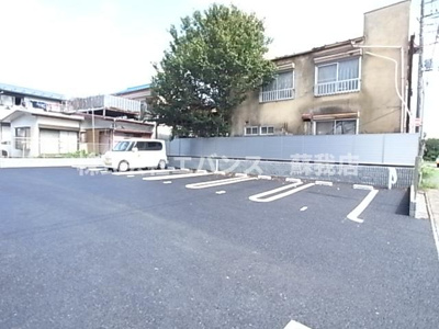 【駐車場】 | メゾンドボヌール | 駐車場に車を止められます