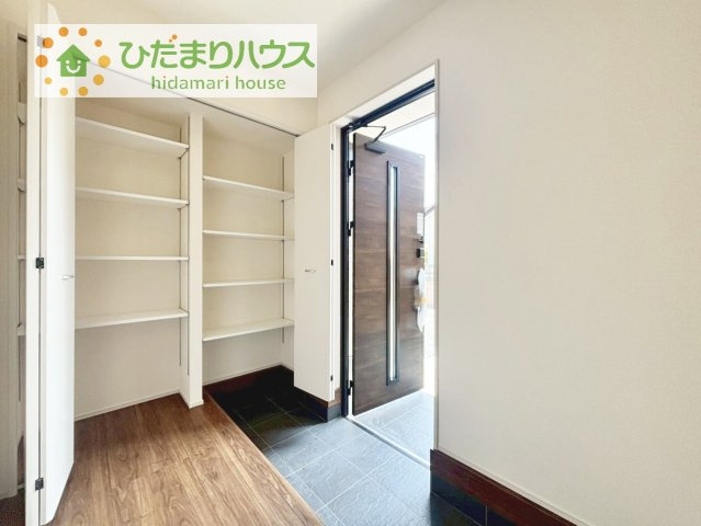 【玄関】 | 第3土浦市並木　新築戸建 | 使い勝手の良い大きなシューズボックス☆乱雑になりがちな玄関をスッキリ見せてくれます！