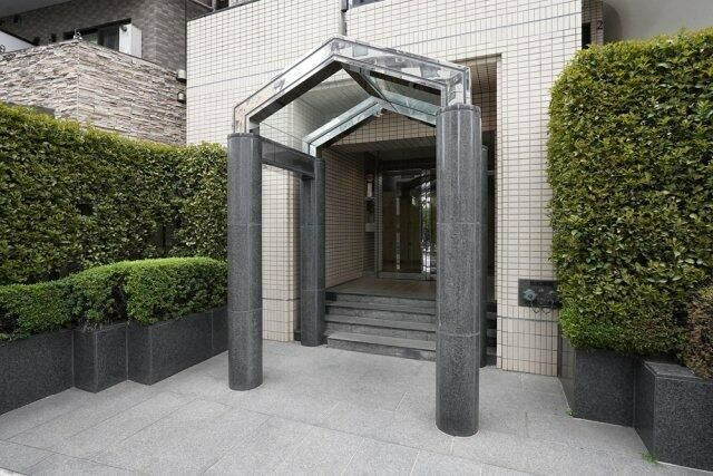 イトーピアアクシス千駄木のエントランス