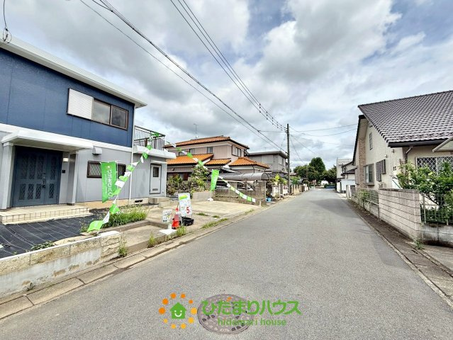 久喜市菖蒲町菖蒲　中古一戸建ての前面道路含む現地写真