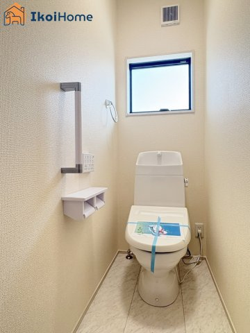 神戸市西区王塚台６丁目　全５棟　１号棟　新築戸建のトイレ|【ホームページに現地動画掲載中】●年中無休：当日予約可●ウォシュレット・暖房便座脱臭機能付きトイレ