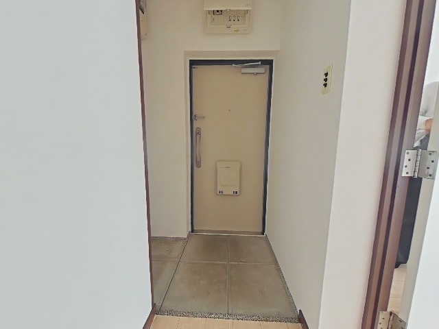 千里竹見台団地Ａ３棟の玄関